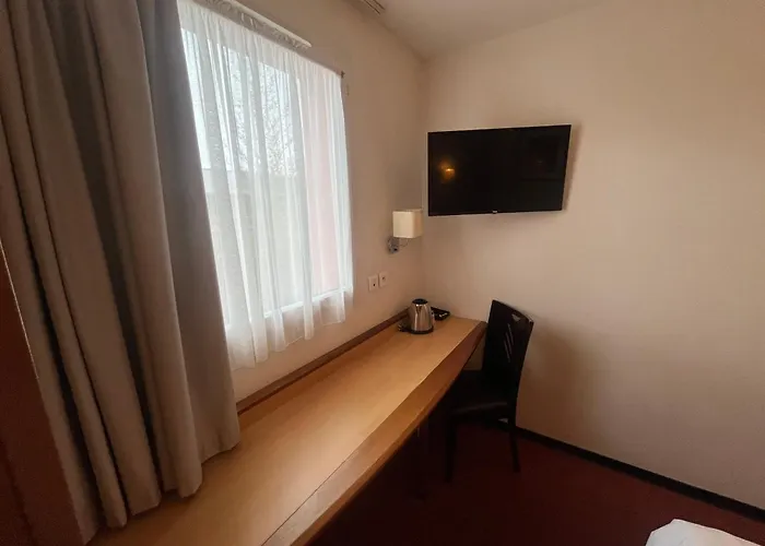 Brit Hotel Confort Montauban