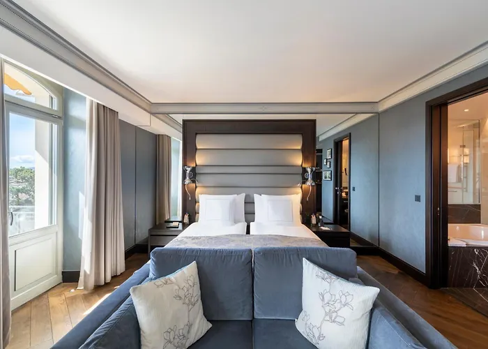 Royal Savoy Hotel & Spa