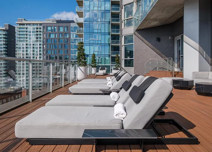 Hotel Le Crystal Montreal