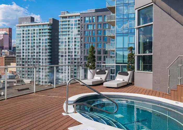 Hotel Le Crystal Montreal