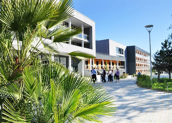 Golden Tulip Pornic Suites- Appart Hotel