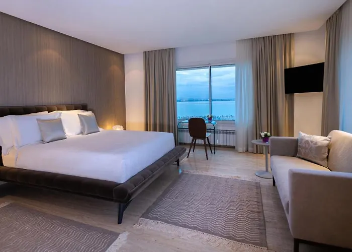 Adam Hotel Suites
